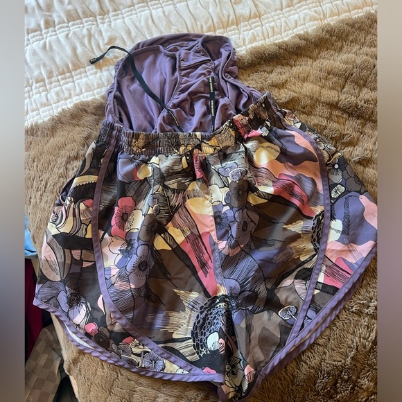 Nike Women's Femme Tempo Shorts - Picture 4 of 5